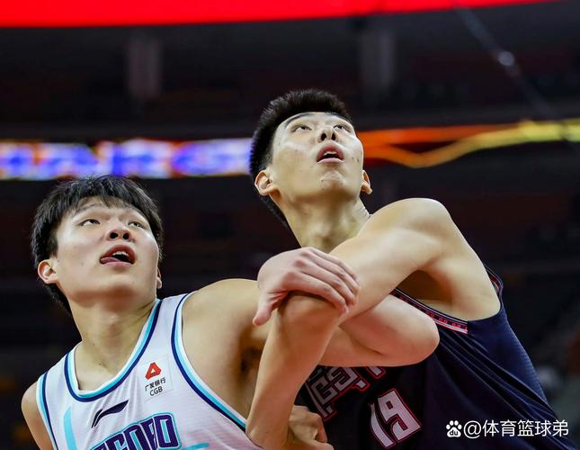 NBA生涯第一个技犯！杨瀚森被架着拖走却要白白损失2000美元！