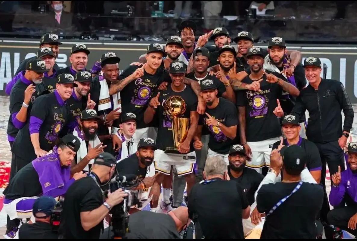 湖人连续两年拿下太平洋分区冠军队史近14年来首次做到