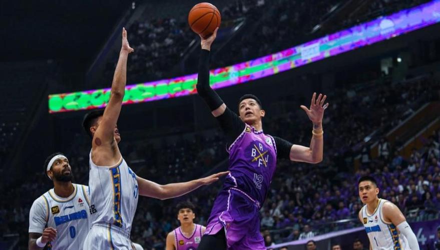 里勒压哨三分绝杀北控险胜广州徐昕13+10+6帽沈梓捷超朱芳雨