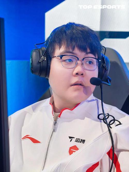 69真背书包了TES官方：TES.C上单ZUIAN上调至一队