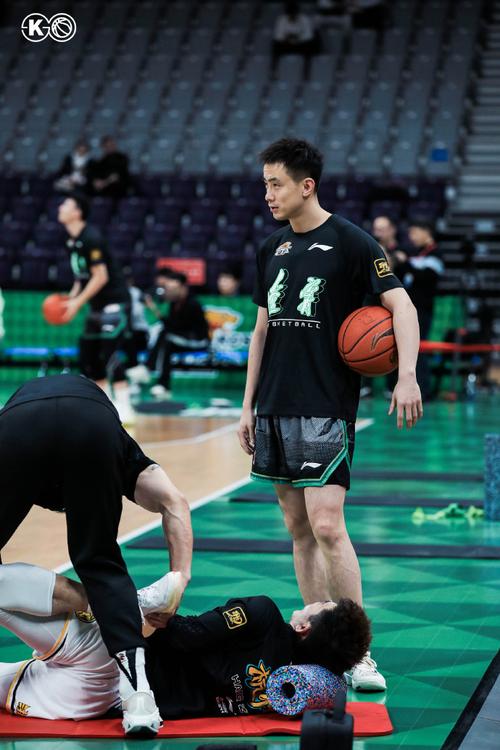 不准但串联全队！赵继伟6中1仅拿2分2板1断送出11助