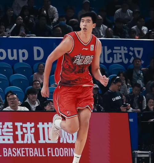 媒体人：徐昕今天真不错攻防两端存在感很强他还能继续进步