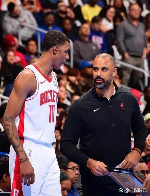 9胜3负！13胜4负！火箭探花制造惊喜，乌度卡学聪明了