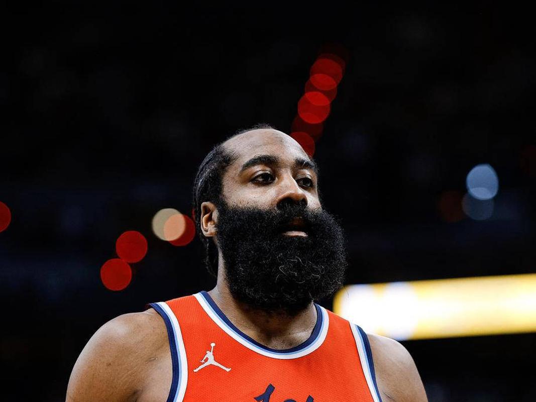 19+5+2！我们不该包夹哈登，科尔赛后懊恼发声，斯特鲁斯成受益者