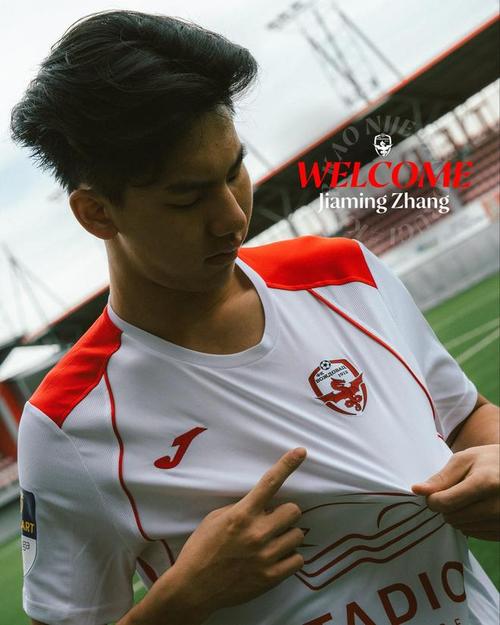 伯恩利工作人员：中国市场很重要，有计划把张家鸣带到一线队