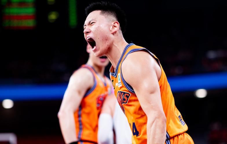 上海4人15+豪取15连胜&送天津10连败李弘权23+6张镇麟16+6