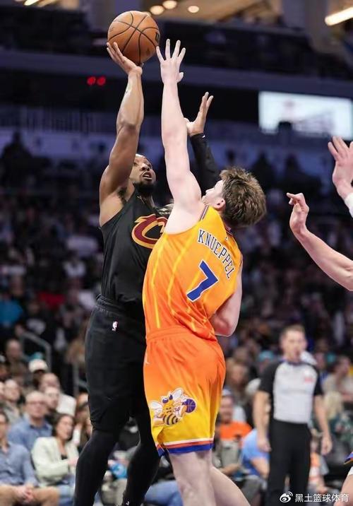 三分王没有啥压力了！克尼佩尔半场7中3&三分4中1拿10分2助2断